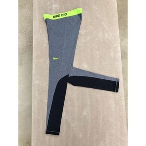NIKE PRO LEGGINGS (SIZE SMALL)